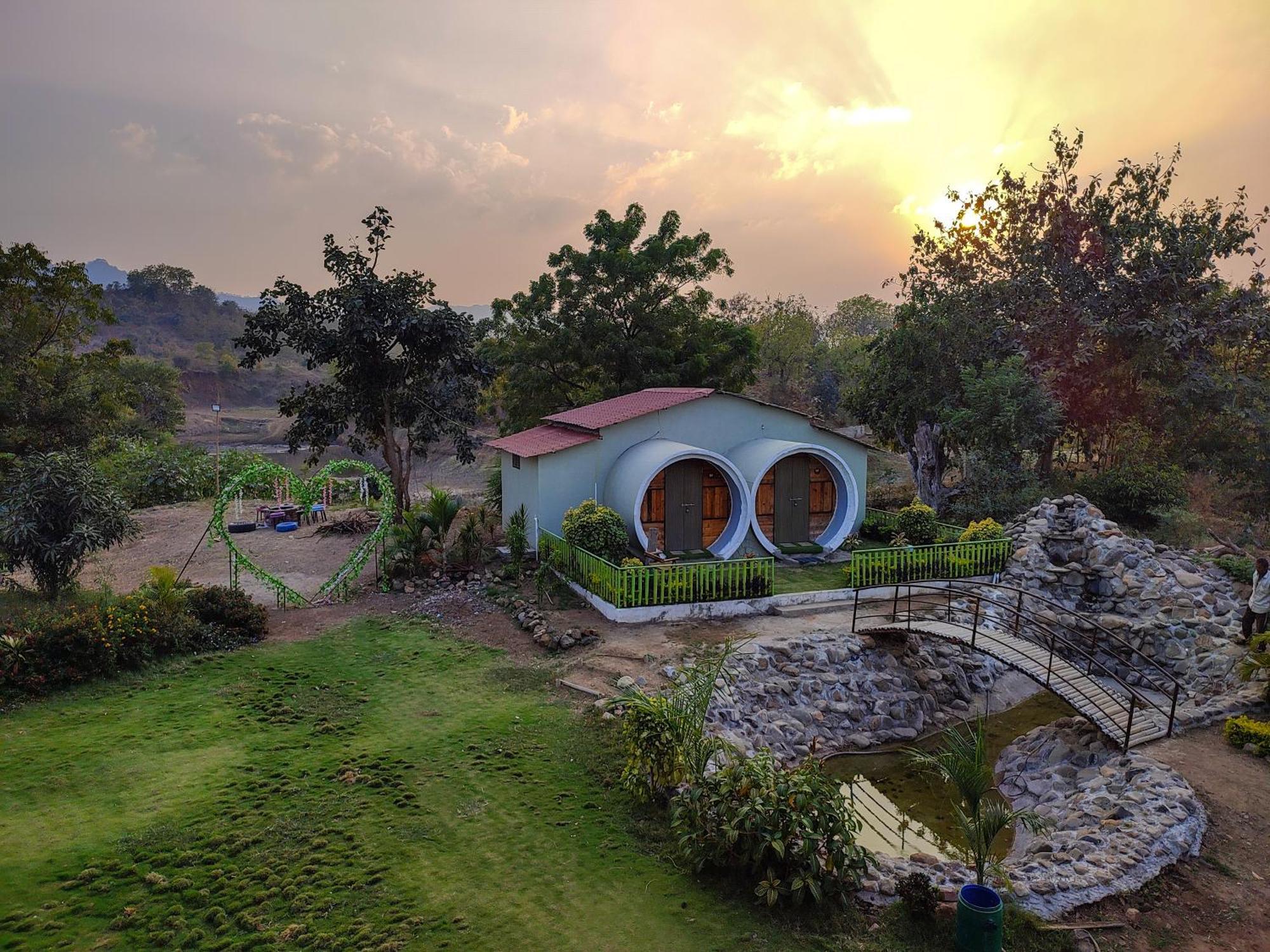 Van Vagdo Resort Rajpipla エクステリア 写真