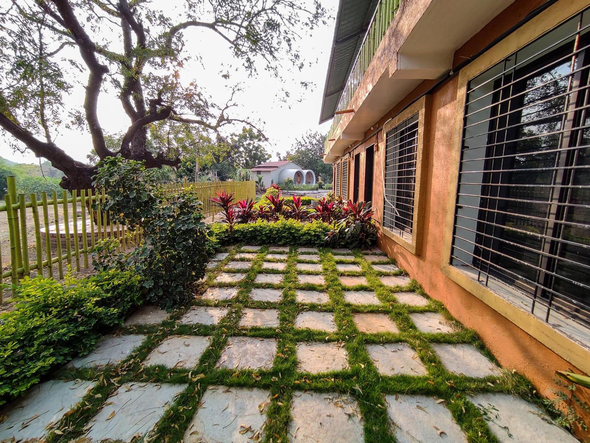 Van Vagdo Resort Rajpipla エクステリア 写真