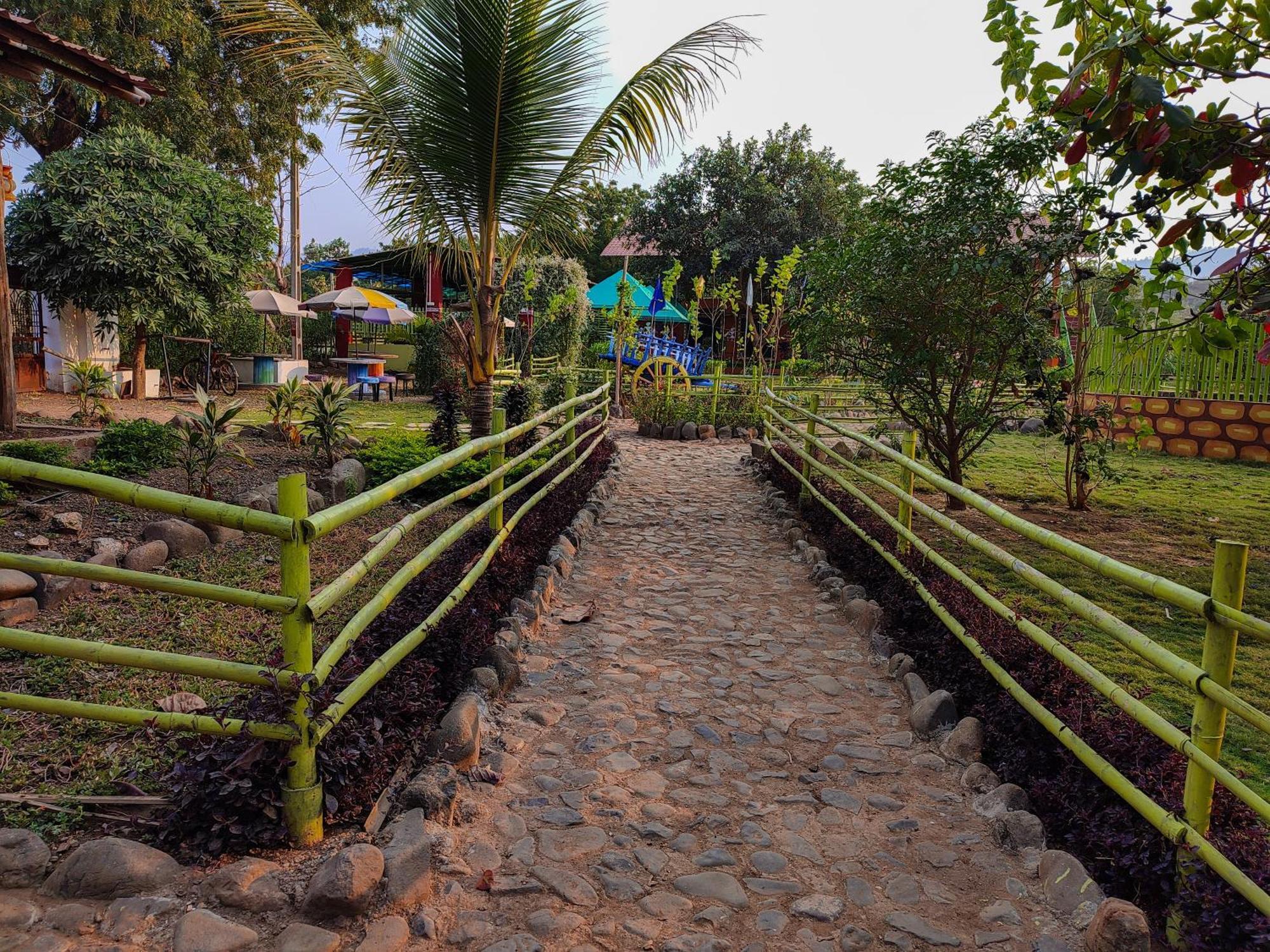 Van Vagdo Resort Rajpipla エクステリア 写真
