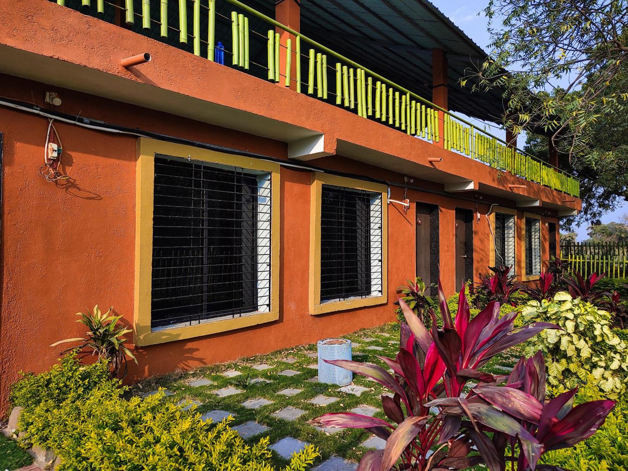 Van Vagdo Resort Rajpipla エクステリア 写真