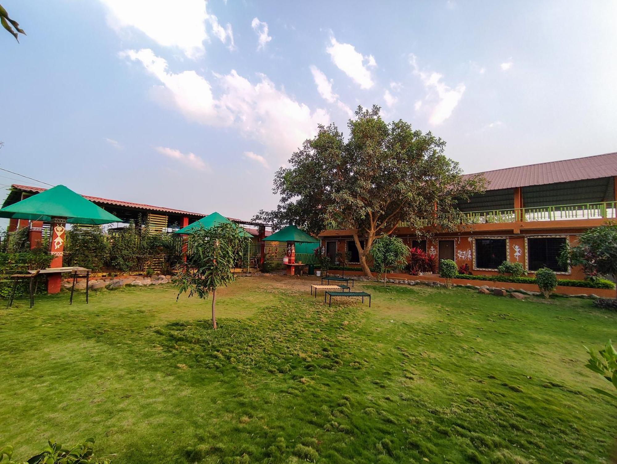Van Vagdo Resort Rajpipla エクステリア 写真