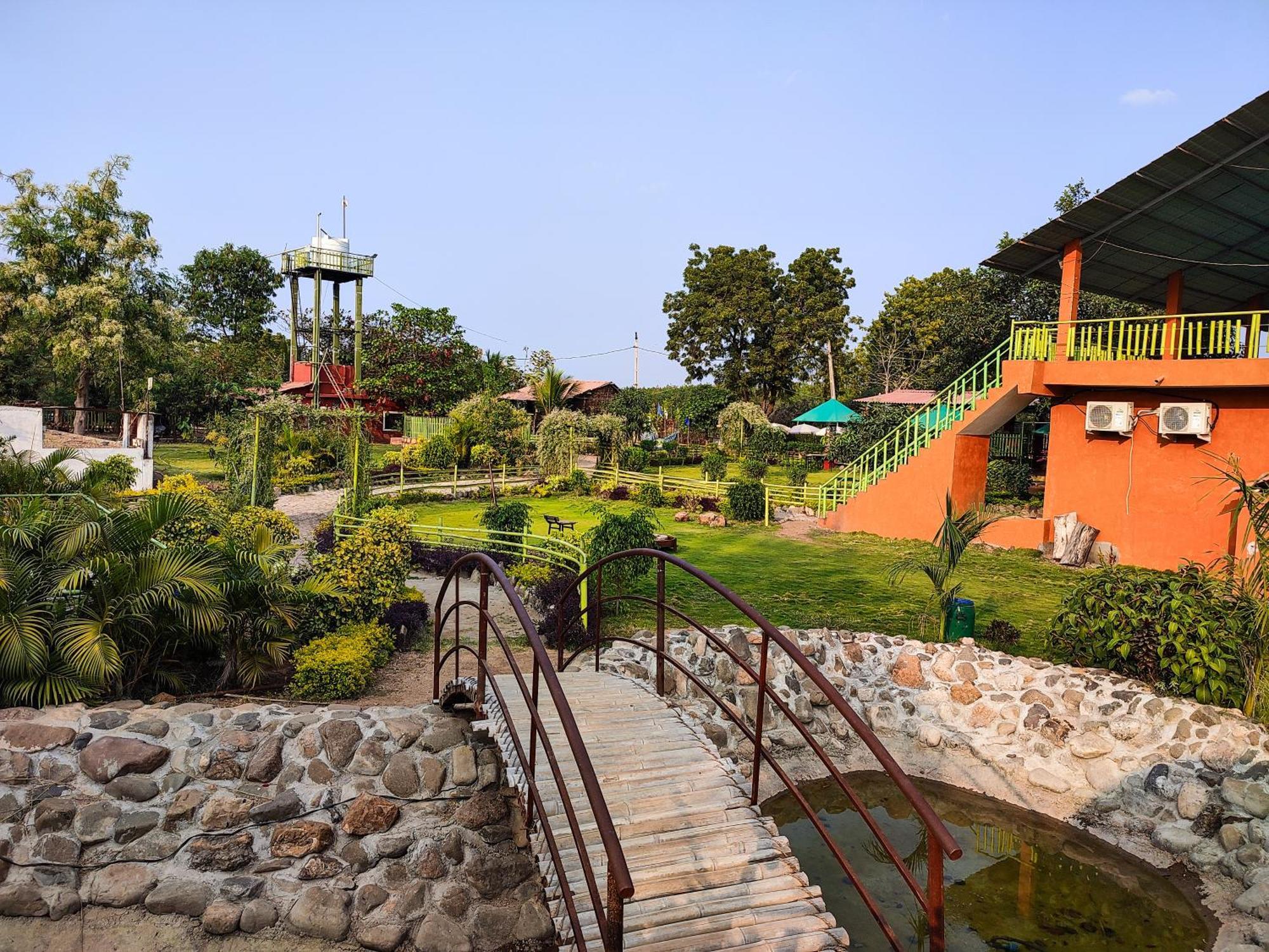 Van Vagdo Resort Rajpipla エクステリア 写真