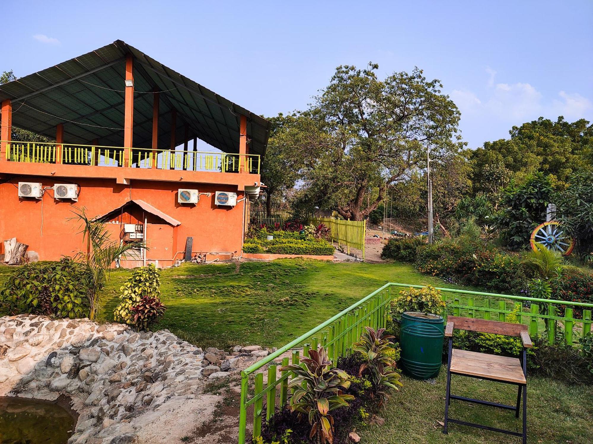 Van Vagdo Resort Rajpipla エクステリア 写真