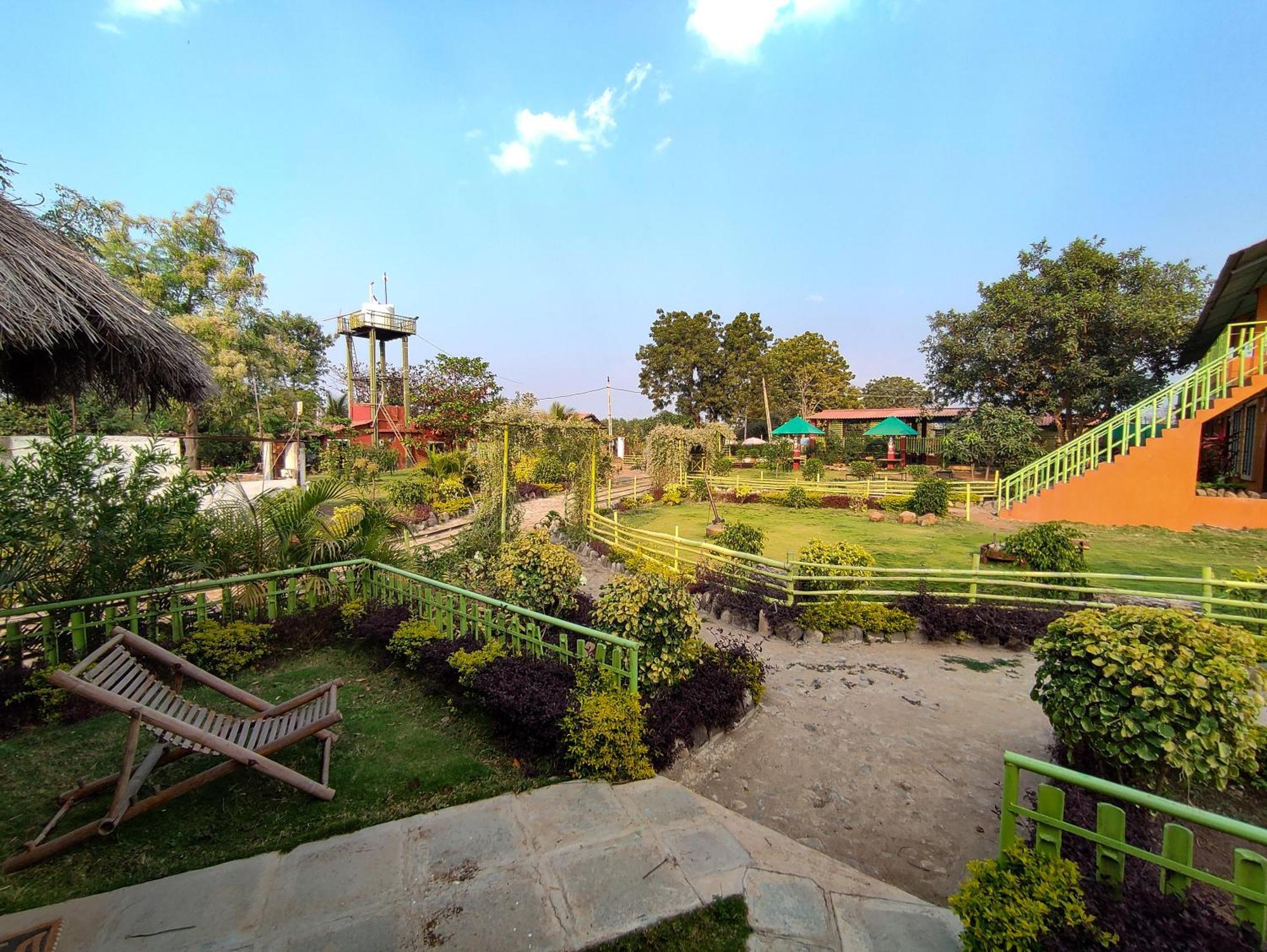 Van Vagdo Resort Rajpipla エクステリア 写真